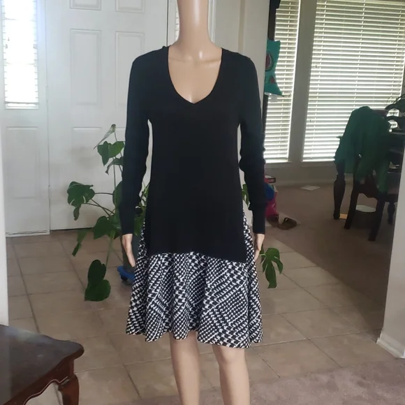 Victoria's Secret s vneck sweater dress layered flowy full skirt mod Victoria's Secret s vneck sweater dress layered flowy full skirt mod